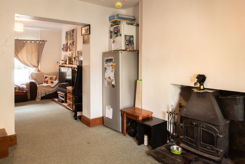 Property photo 3 of 11 8 Market Street Tps 01208 74182-3