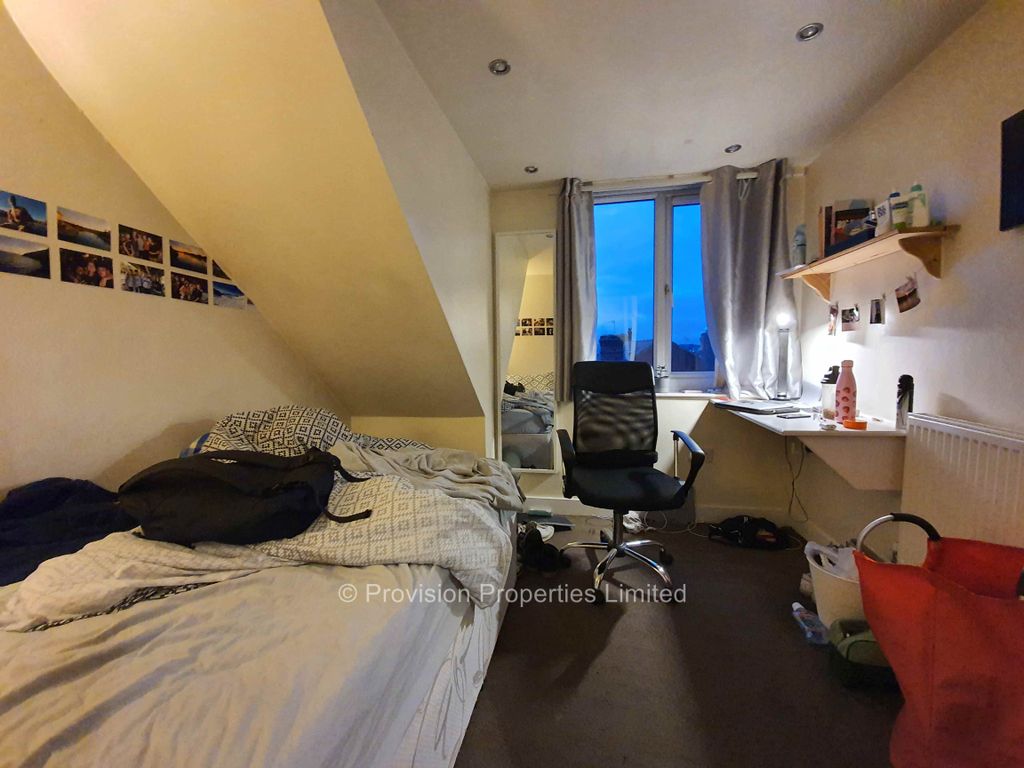 Property photo 3 of 10 Photo