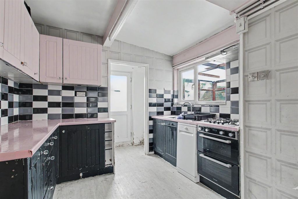 Property photo 3 of 16 Kitchen Diner