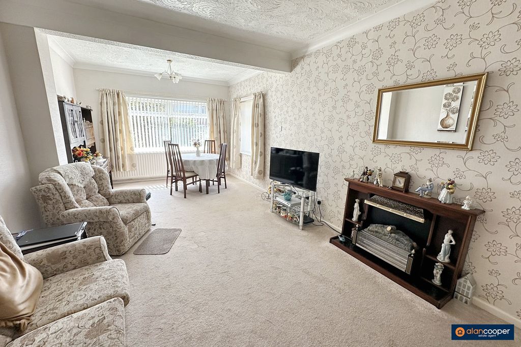 Property photo 2 of 14 4380863