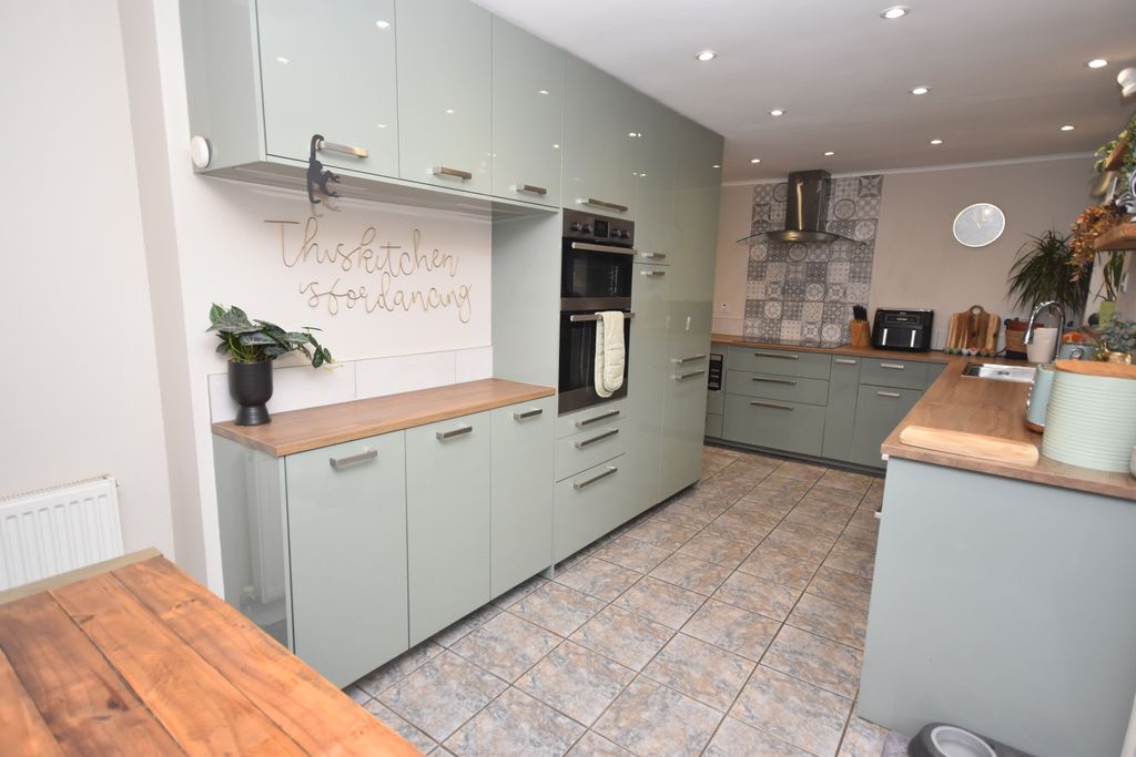 Property photo 2 of 13 Kitchen/Diner