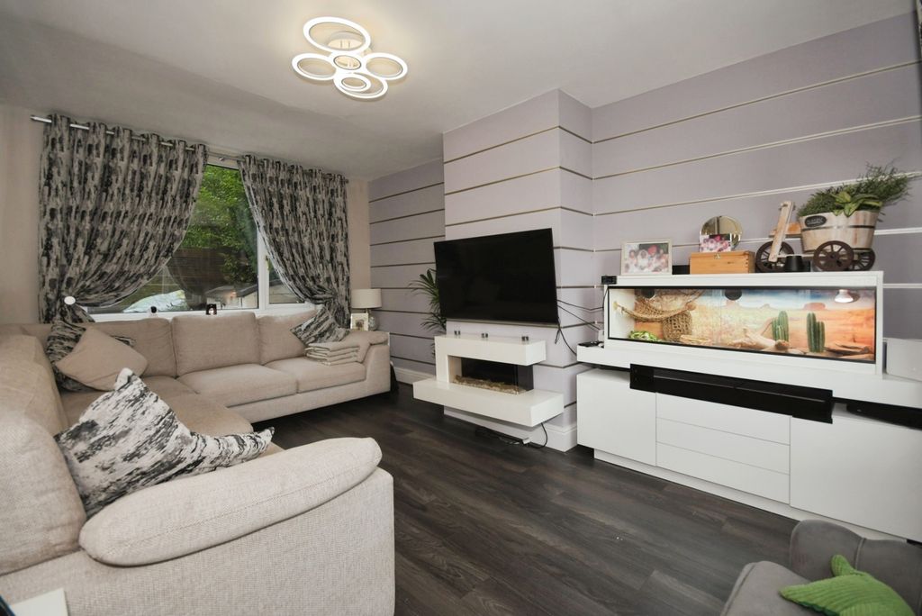 Property photo 3 of 17 Photo