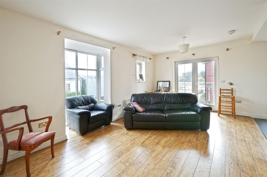 Property photo 3 of 10 Milton Lane 5.Jpg