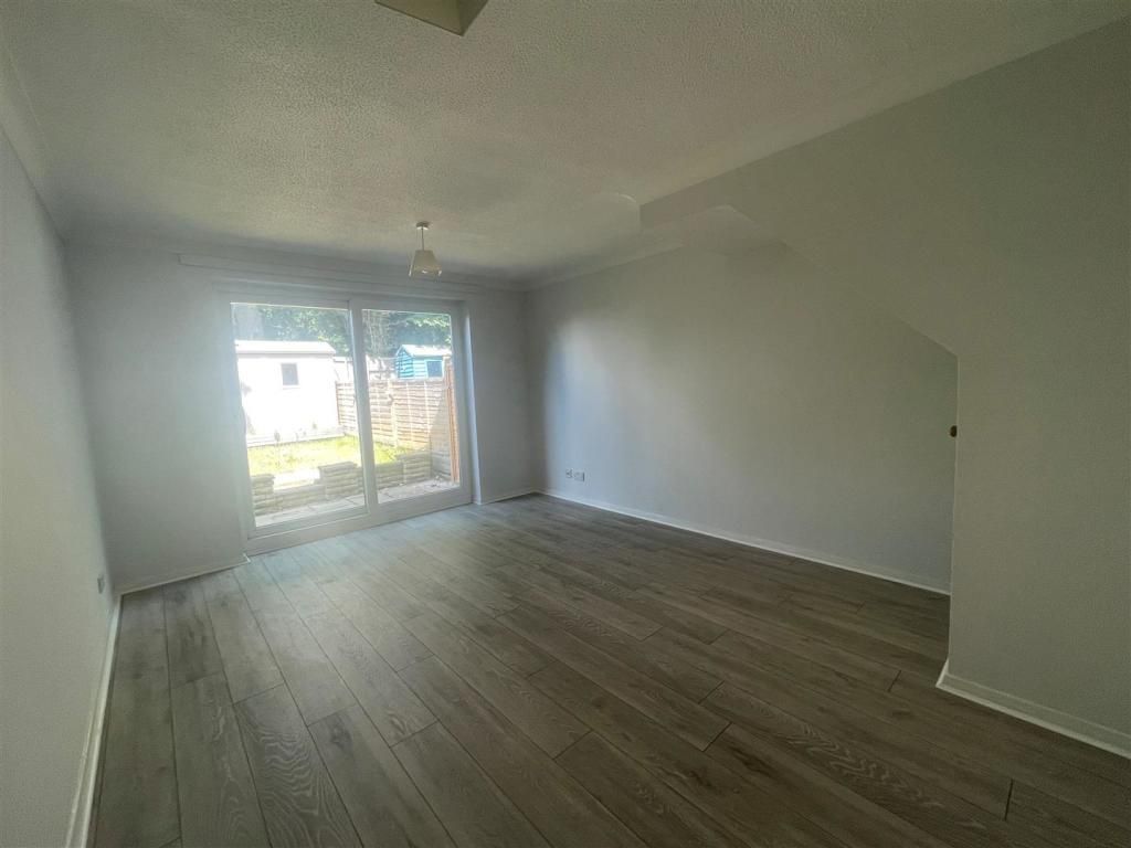 Property photo 2 of 11 Living Room