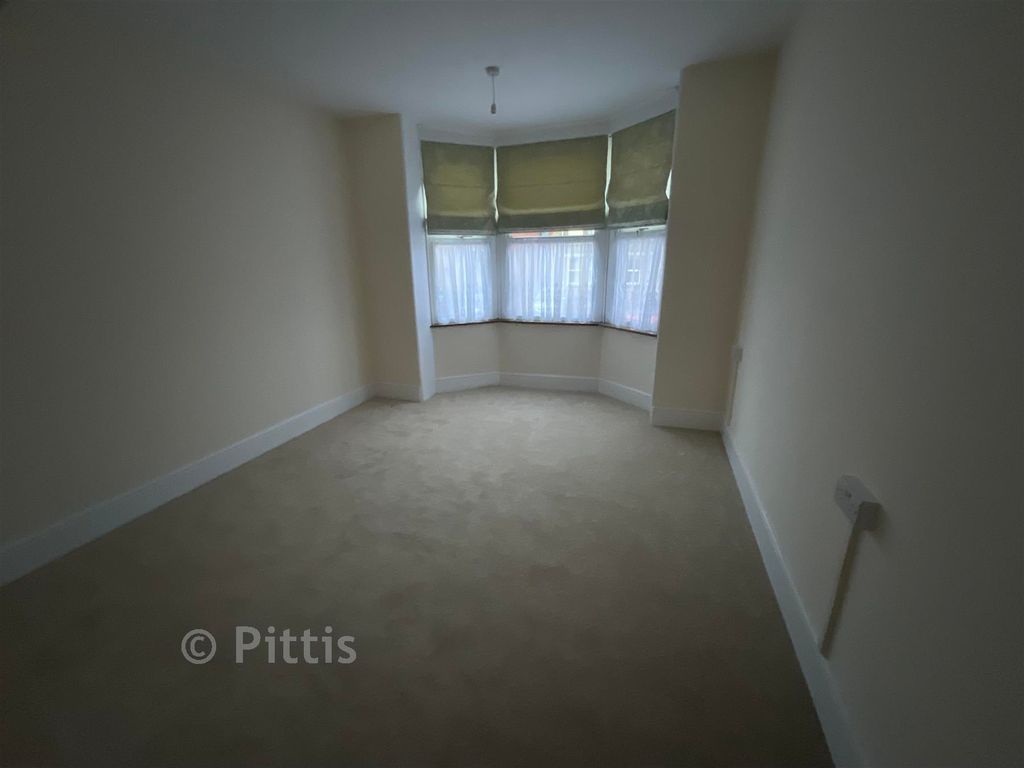 Property photo 3 of 10 Lounge