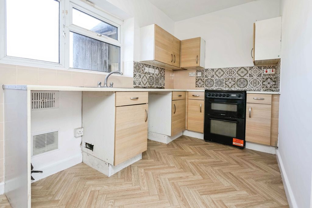 Property photo 3 of 12 Pbox-Img.Jpg