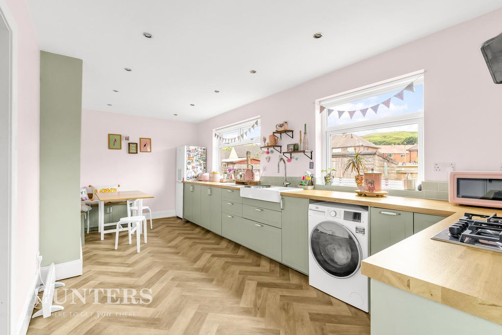 Property photo 2 of 19 Kitchen