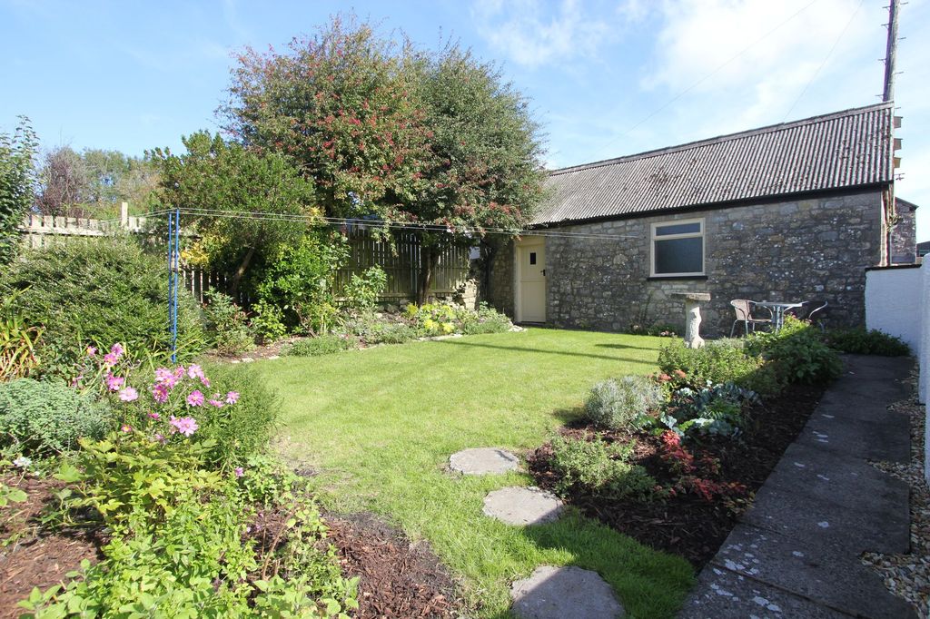 Property photo 2 of 53