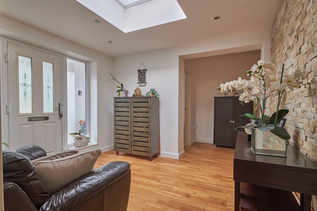 Property photo 2 of 17 Entrance Hallway