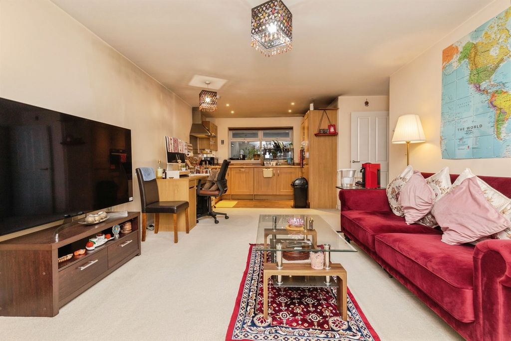 Property photo 3 of 18