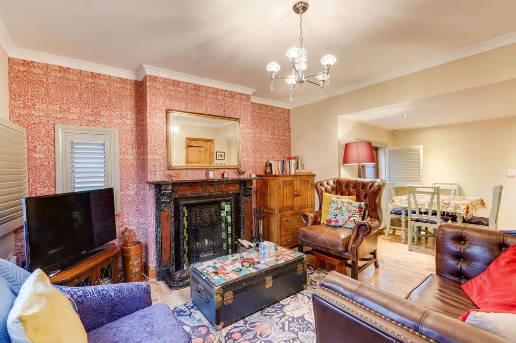 Property photo 2 of 31