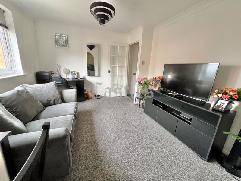 Property photo 3 of 9 Photo 4