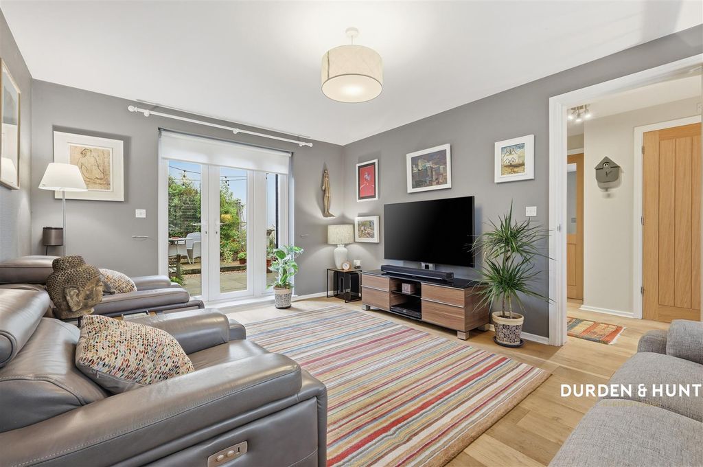 Property photo 2 of 28 Corunna Drive