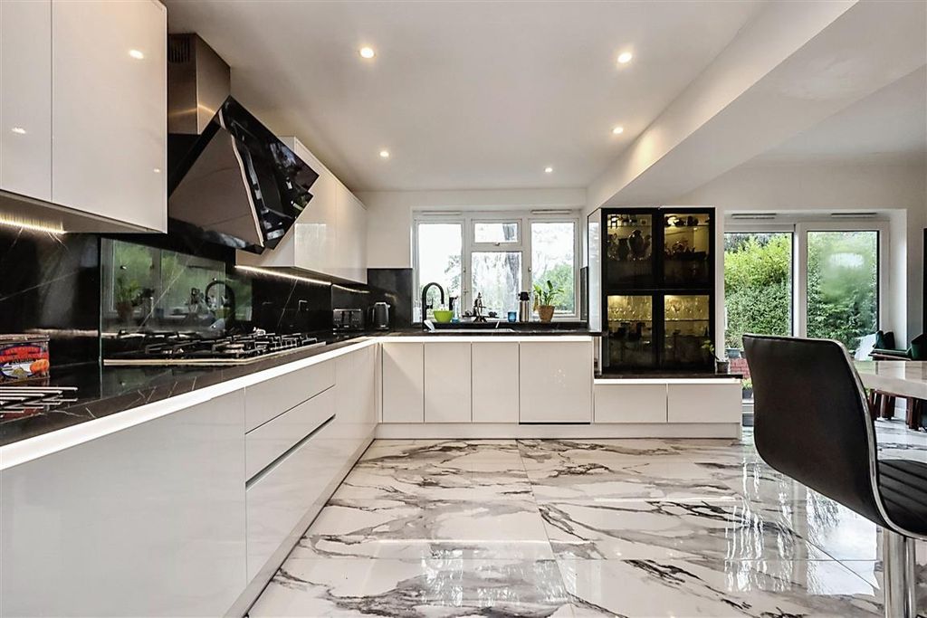 Property photo 2 of 14 Balcony