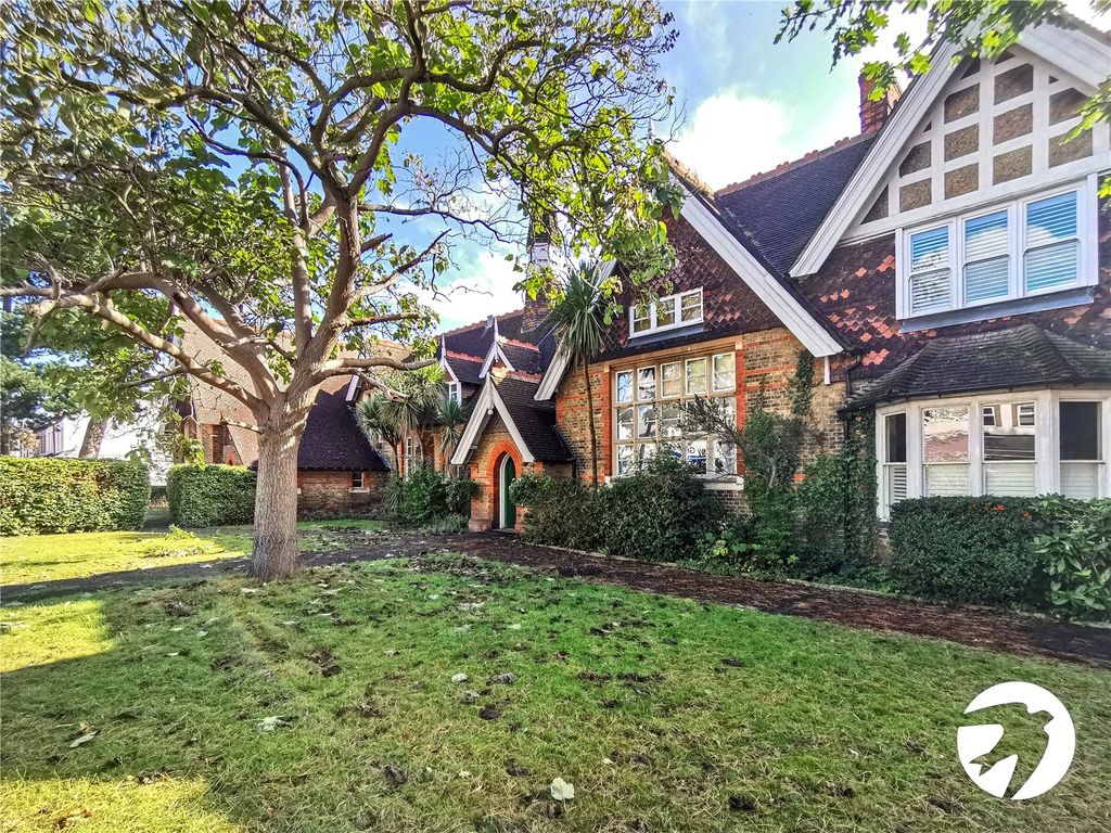 Property photo 1 of 12 External