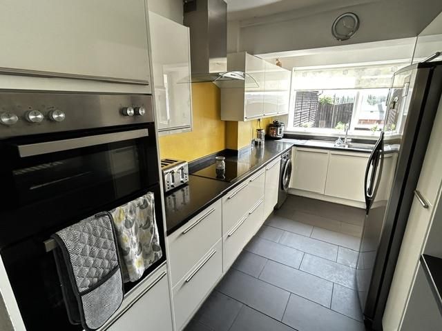 Property photo 3 of 14 Kitchen