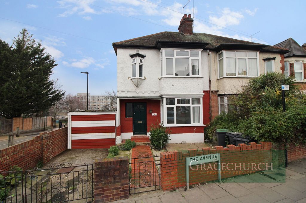 Property photo 1 of 8 3 Bedroom House - Immediately Available