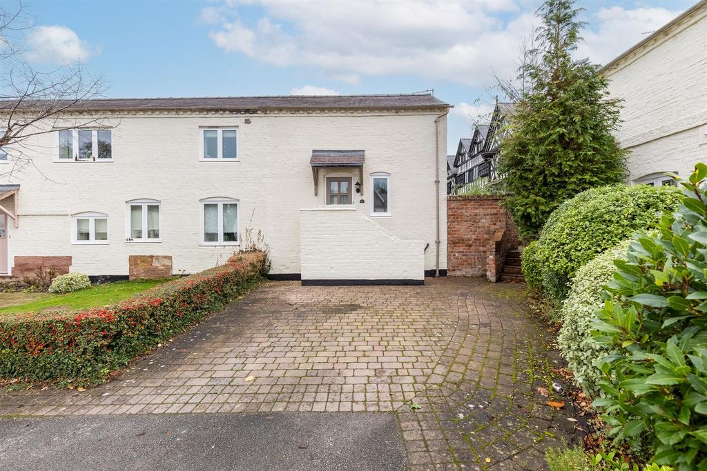 Property photo 2 of 18 8Broxtonhallmews-2.Jpg