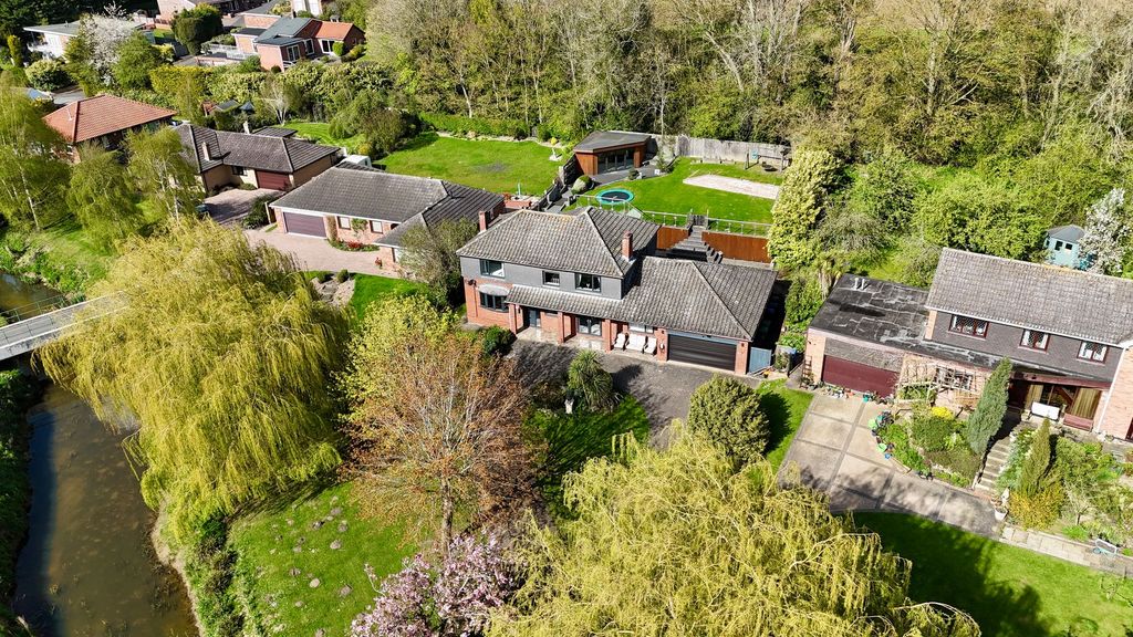 Property photo 1 of 42