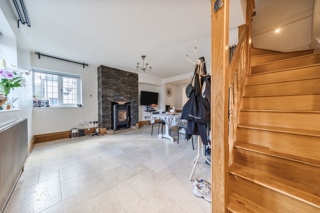 Property photo 3 of 24 Reception