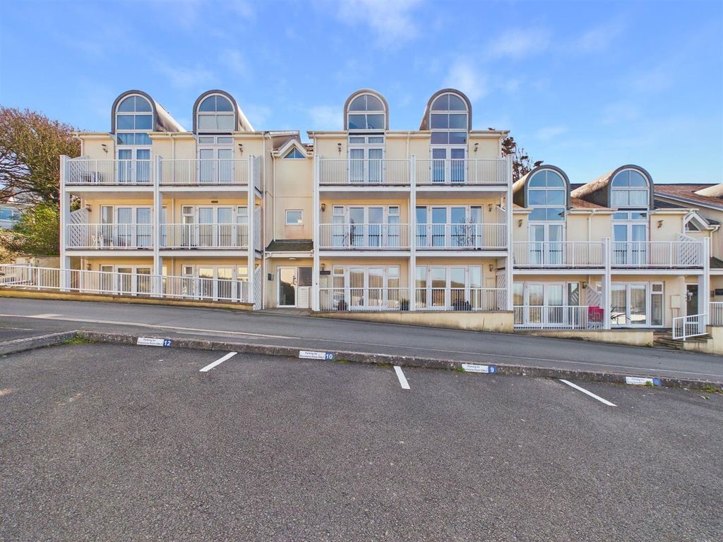 Property photo 2 of 17 Front