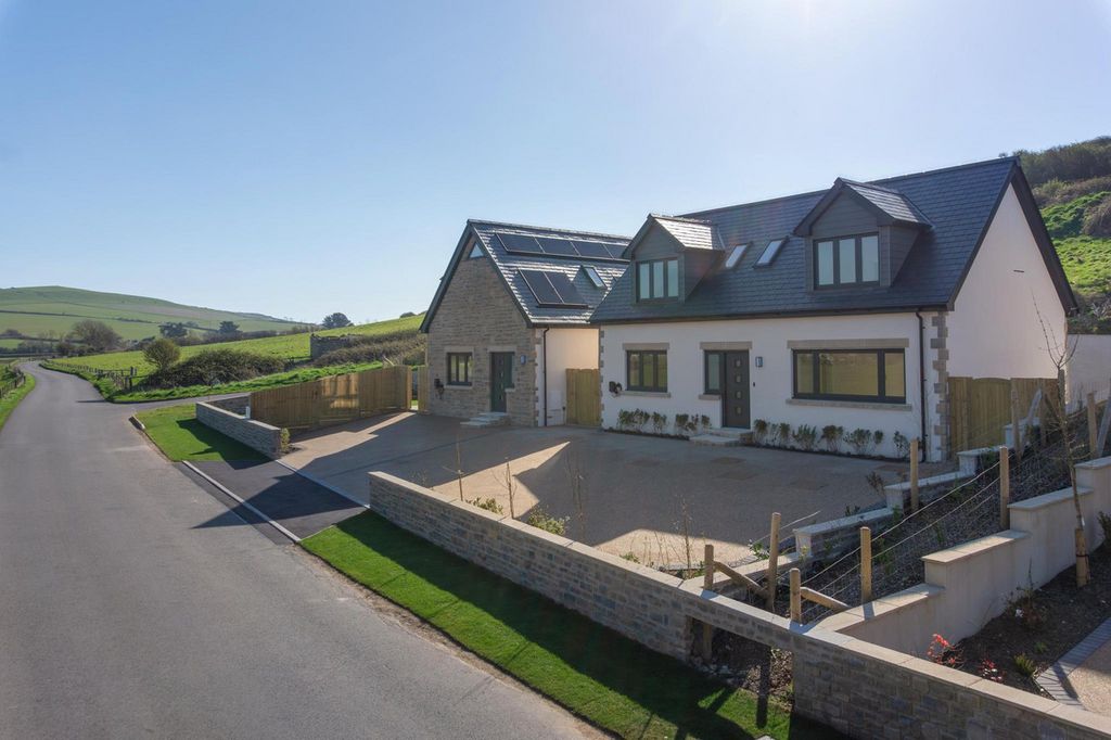 Property photo 2 of 29