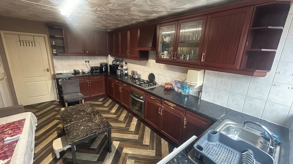 Property photo 3 of 13 6