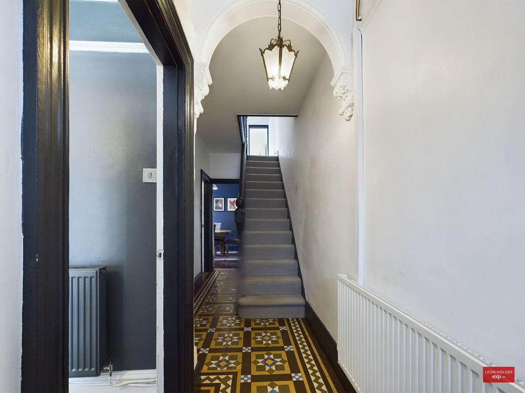 Property photo 2 of 32