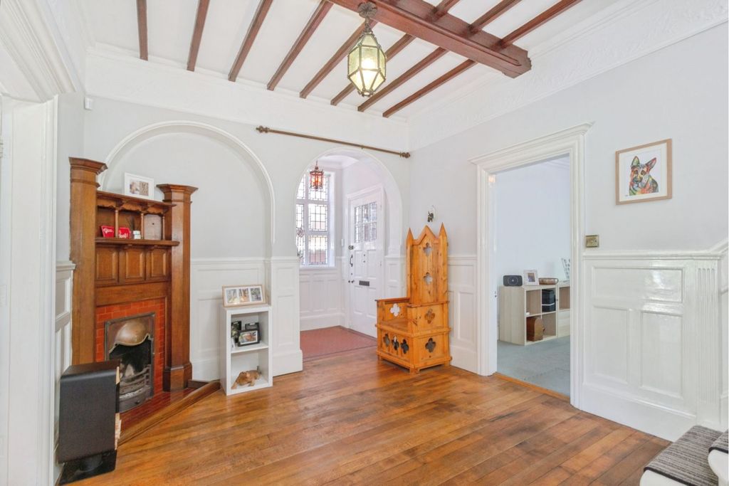 Property photo 3 of 21 Hall