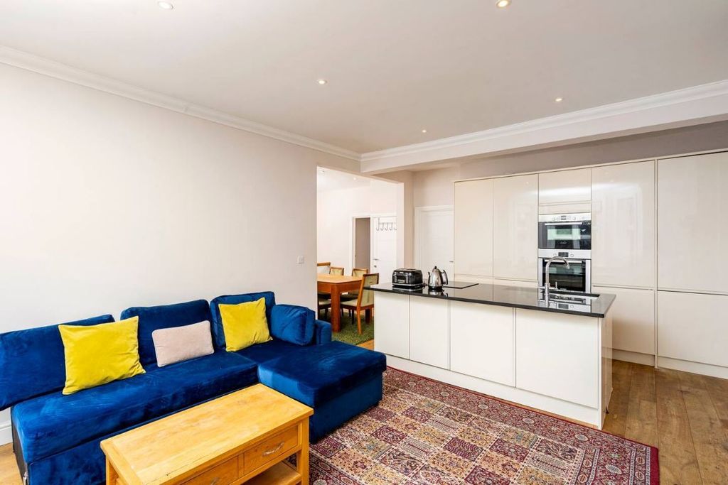 Property photo 2 of 21