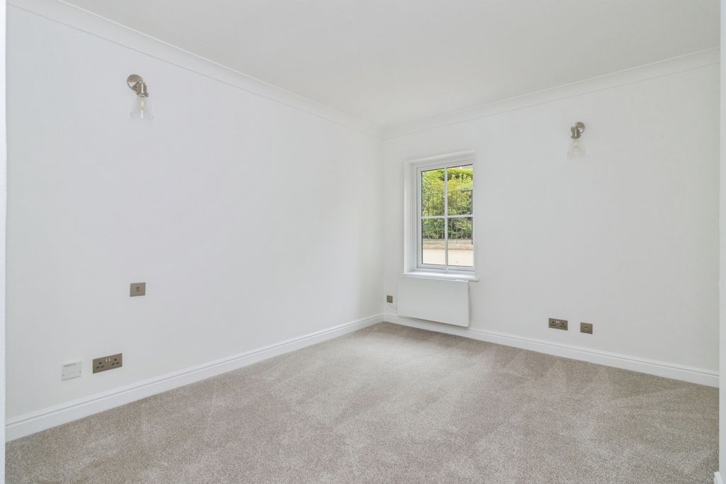 Property photo 2 of 34 Photo