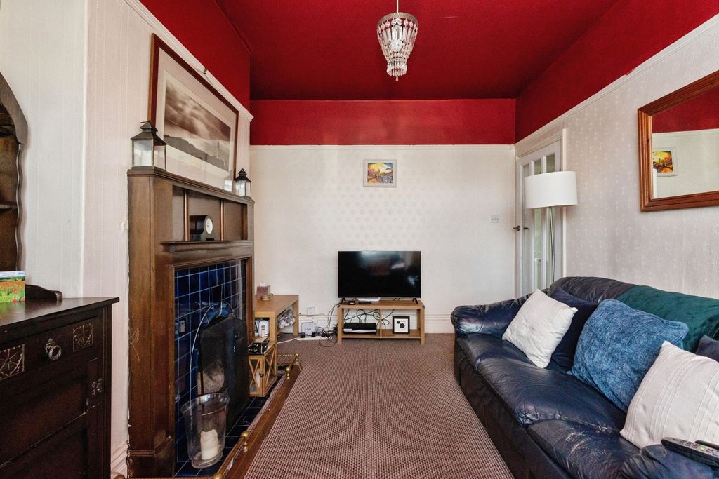 Property photo 3 of 17 Photo