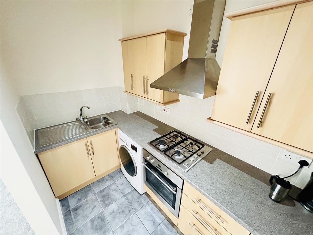 Property photo 3 of 7 Harvington Mews Kitchen.Jpg