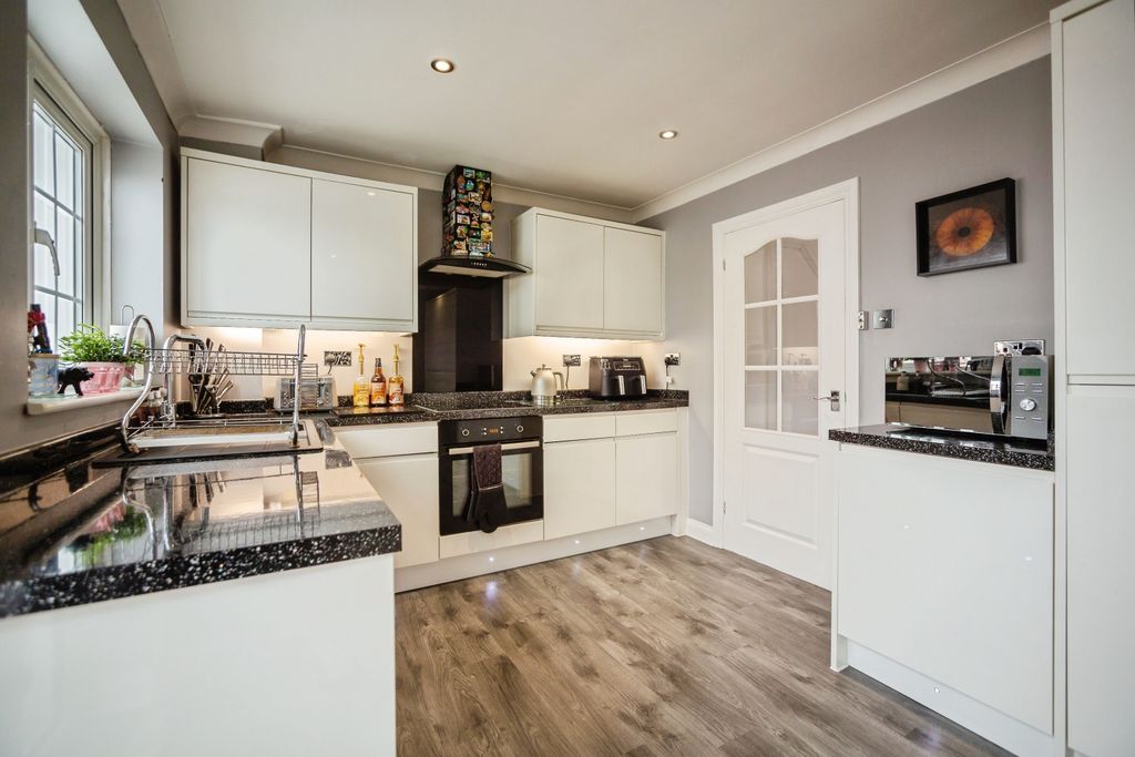 Property photo 2 of 18 Kitchen