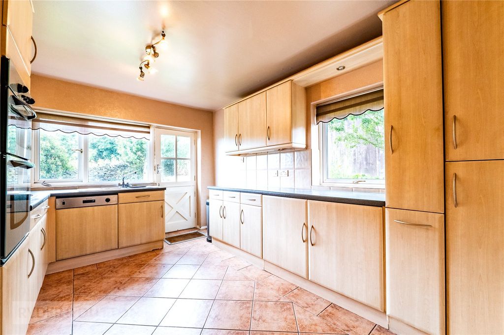 Property photo 2 of 27 Kitchen