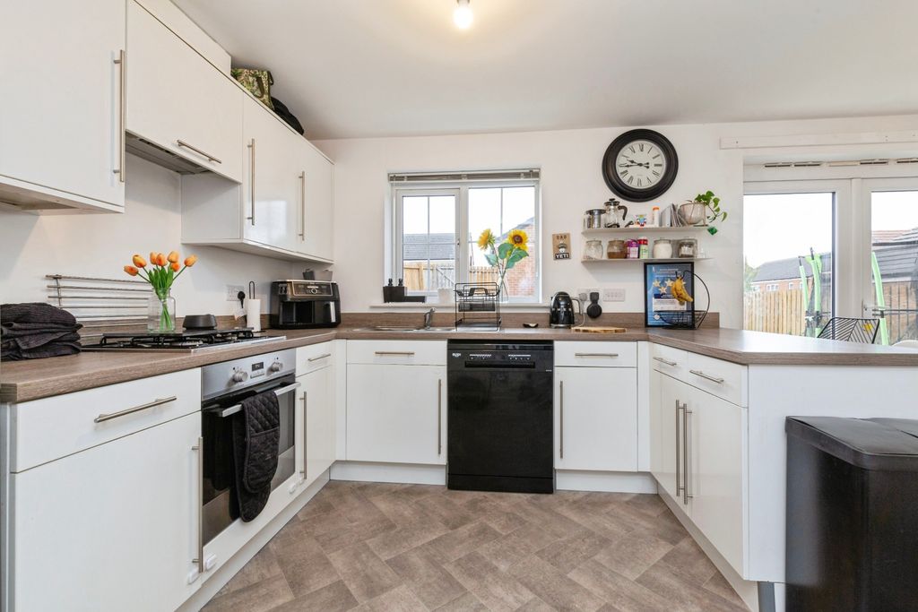 Property photo 2 of 20 Kitchen/Diner