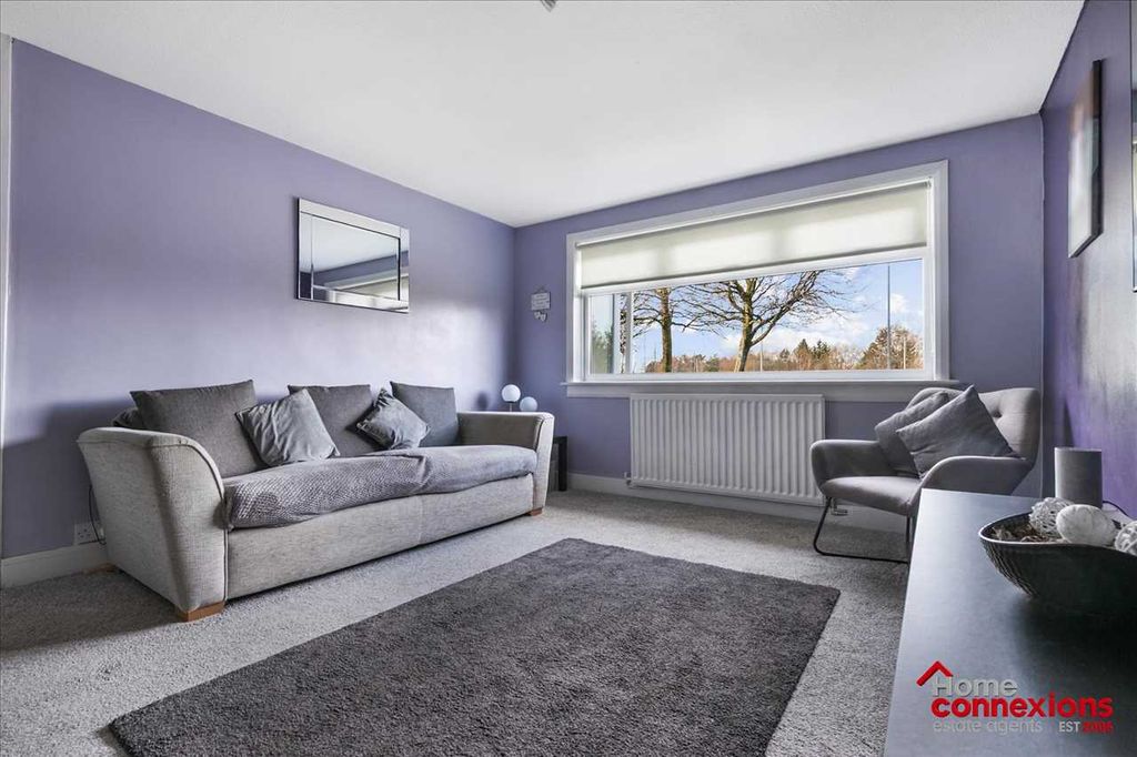 Property photo 3 of 22 Lounge (2)