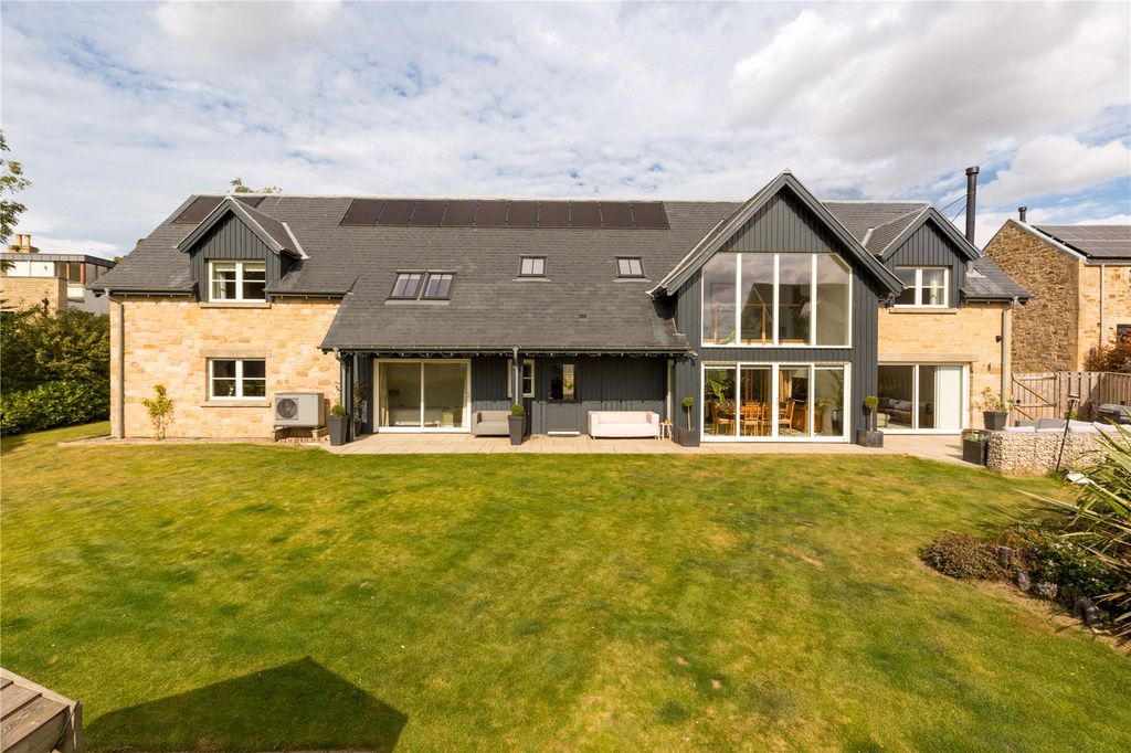 Property photo 1 of 32 Lawfield Steading