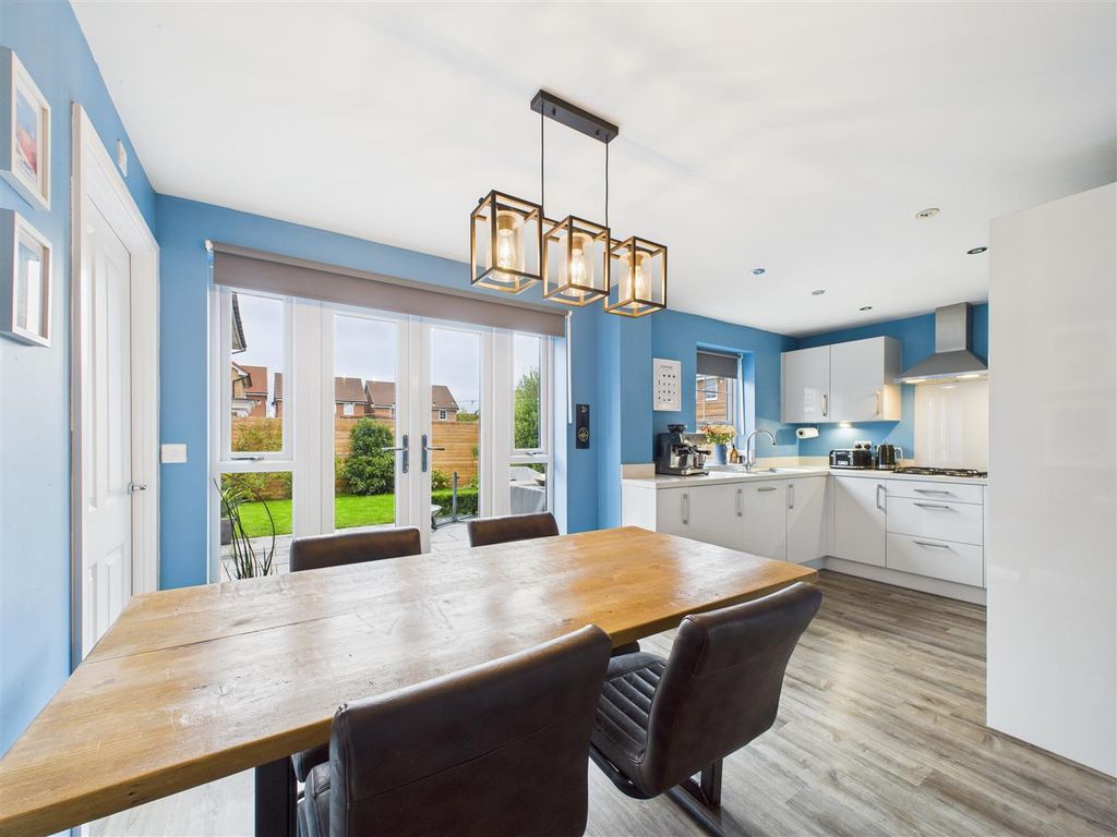 Property photo 3 of 17 Cam03303G0-Pr0232-Still021.Jpg