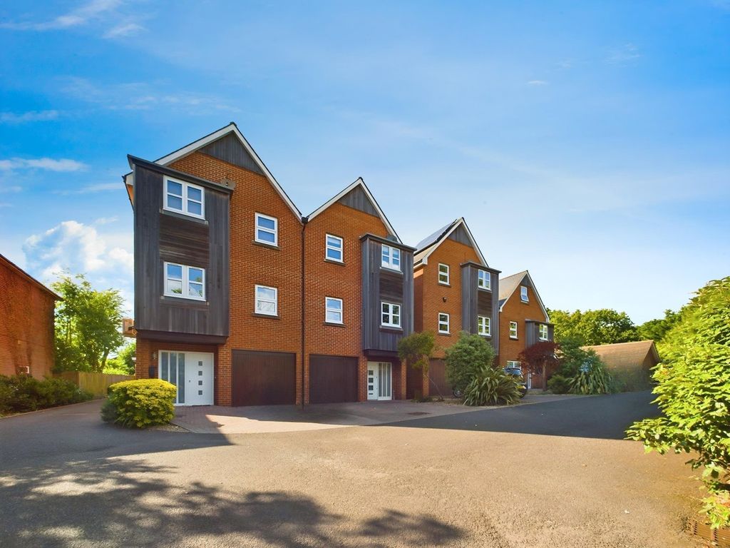 Property photo 1 of 21