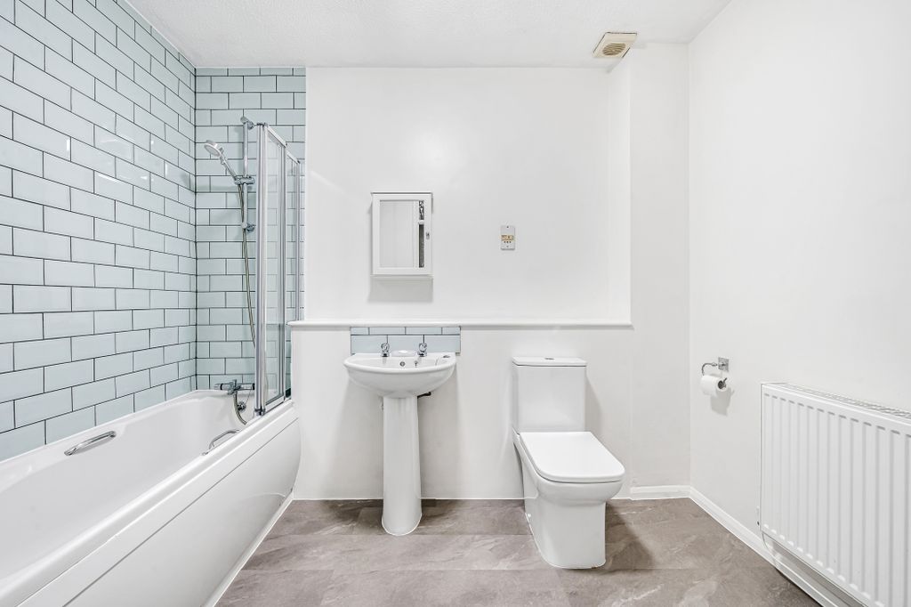 Property photo 1 of 7 Bathroom