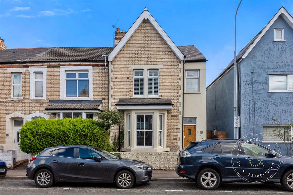 Property photo 1 of 26 Wyndham-Crescent-26.Jpg