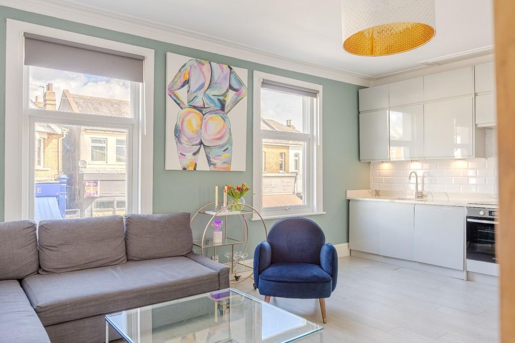 Property photo 1 of 23 Lounge / Kitchen