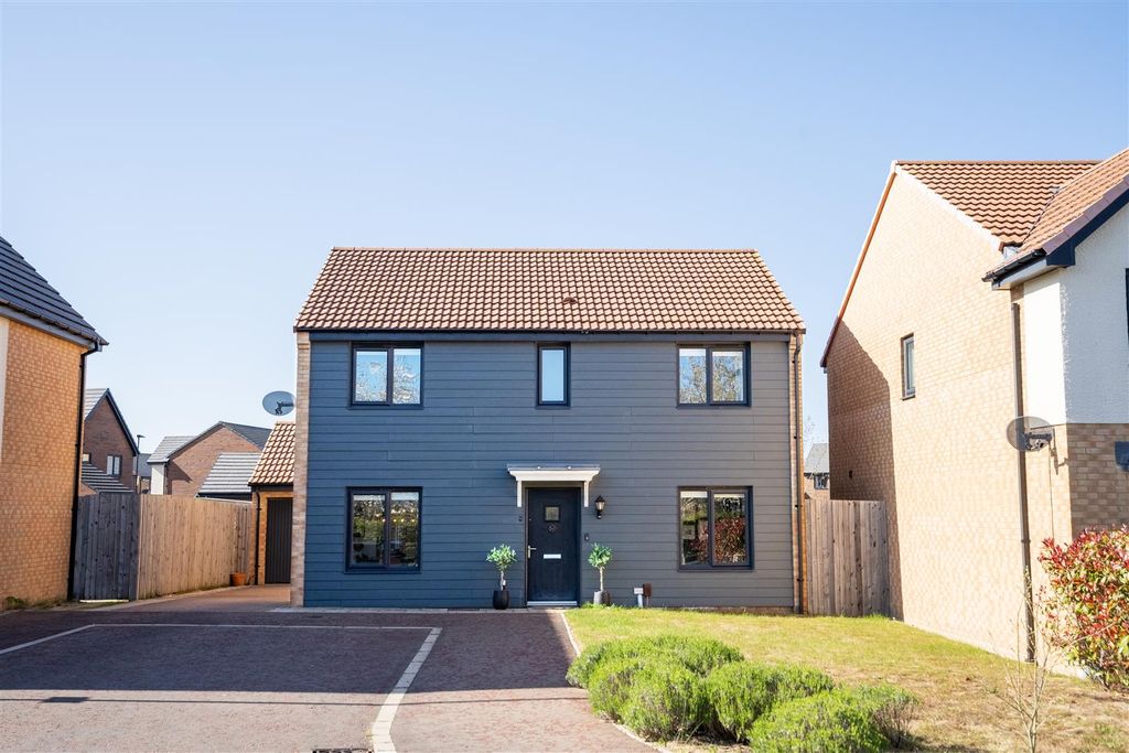 Property photo 1 of 12 External