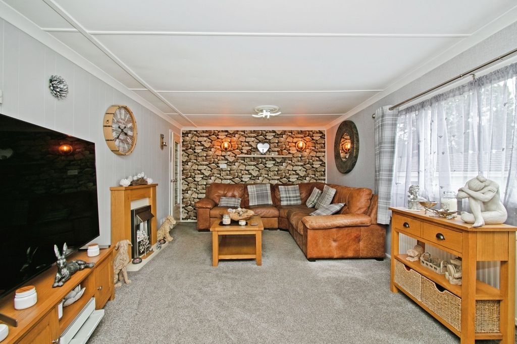 Property photo 2 of 14 Lounge