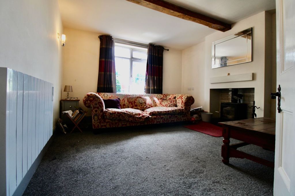 Property photo 3 of 12 Lounge