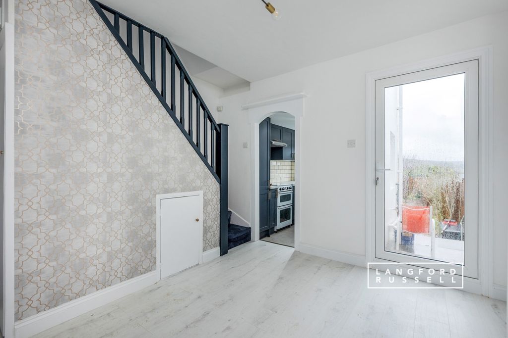 Property photo 3 of 10 Reception