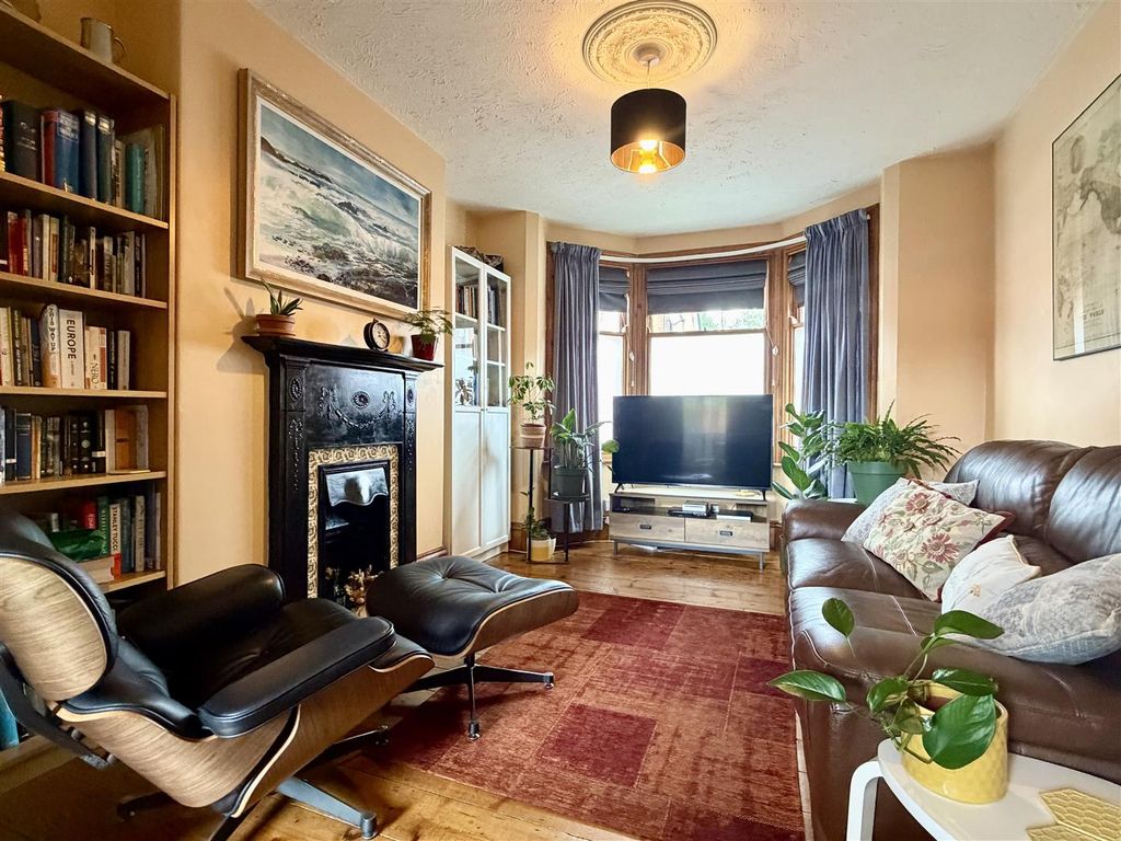 Property photo 2 of 20
