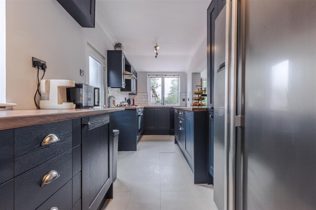 Property photo 2 of 17 Kitchen