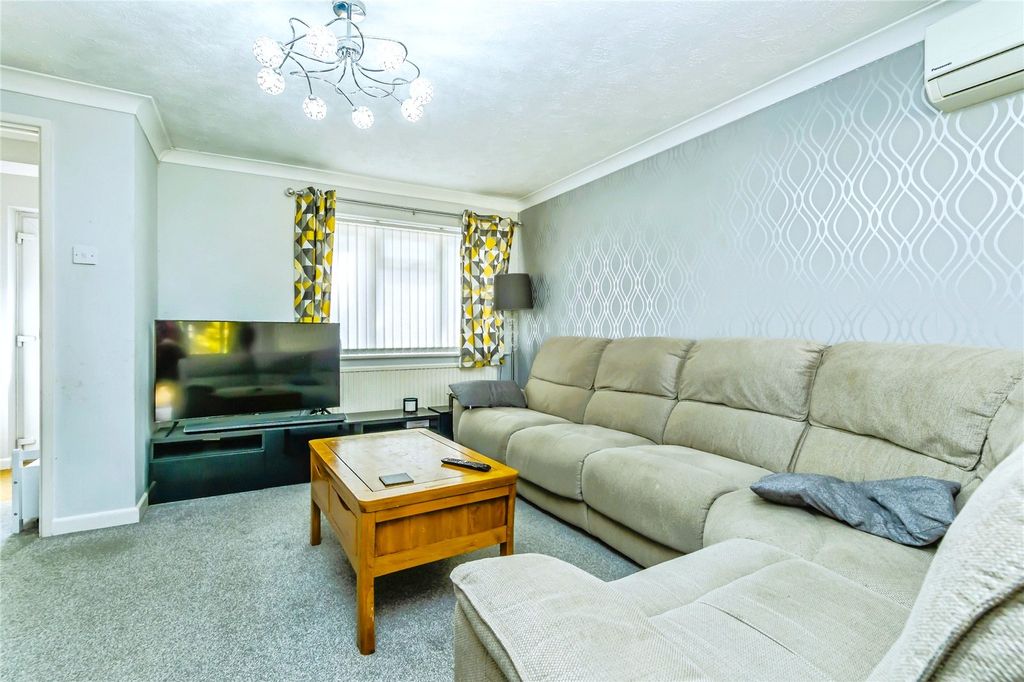 Property photo 2 of 20 Picture No. 32